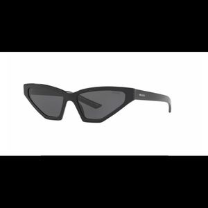 NWOT PRADA SUNNIES
